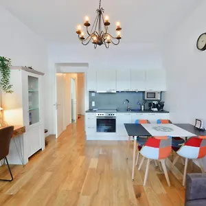 https://refurbished-with-balcony-close-to-parking.vienna-besthotels.com